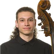 Profesor titulado en filosofía por la UV (Universitat de València) y estudiante de contrabajo en Musikene